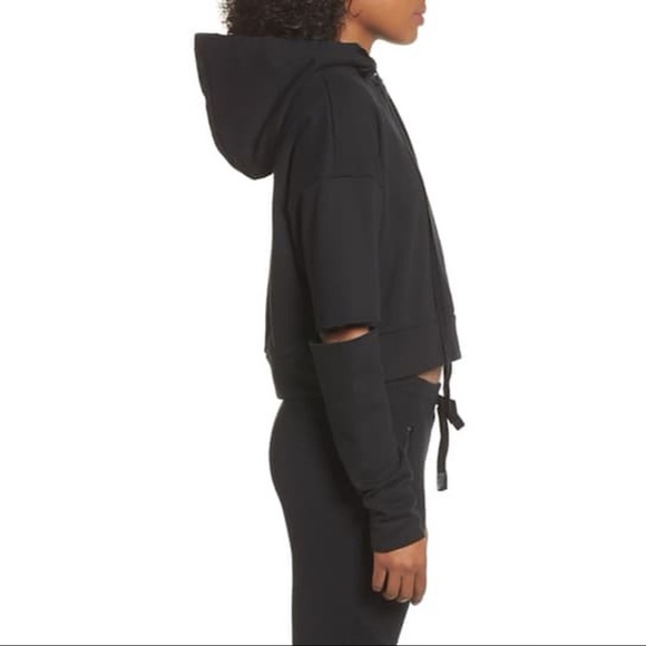 Alo Peak Cutout Sleeve Pullover Crop Hoodie Black - Picture 3 of 9